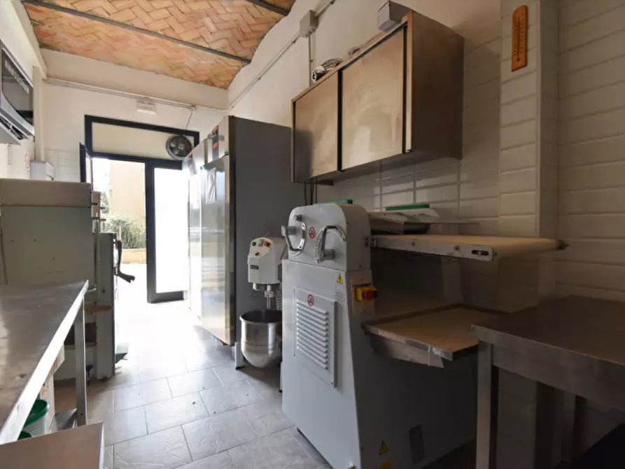 Immagine 17 di Attività commerciale in affitto  a Noceto