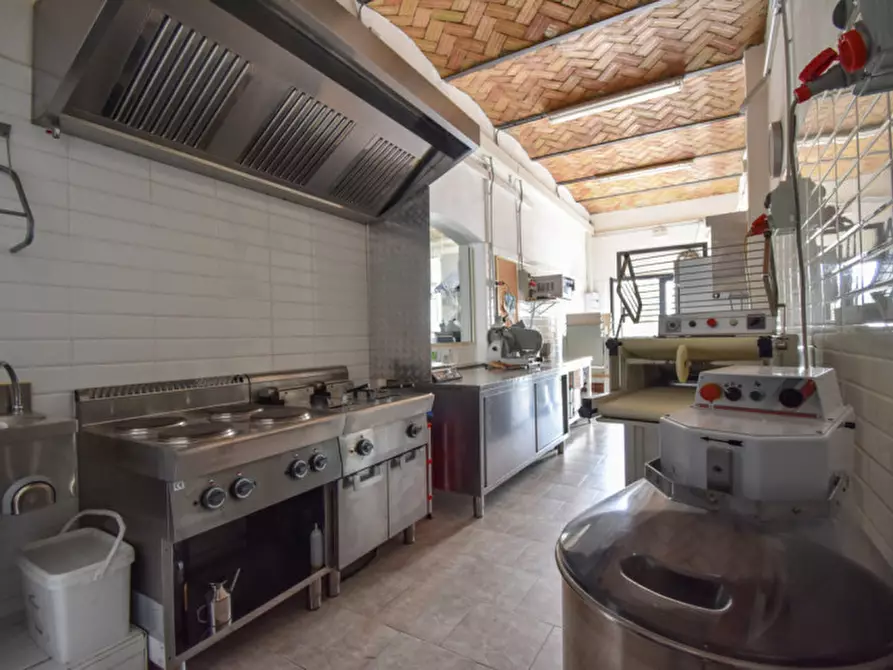 Immagine 19 di Attività commerciale in affitto  a Noceto