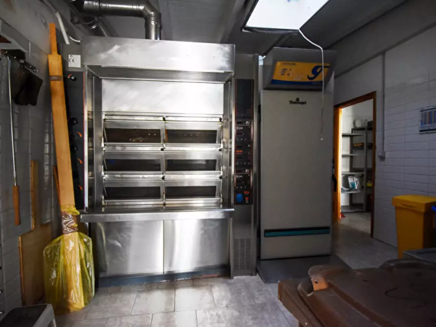 Immagine 20 di Attività commerciale in affitto  a Noceto