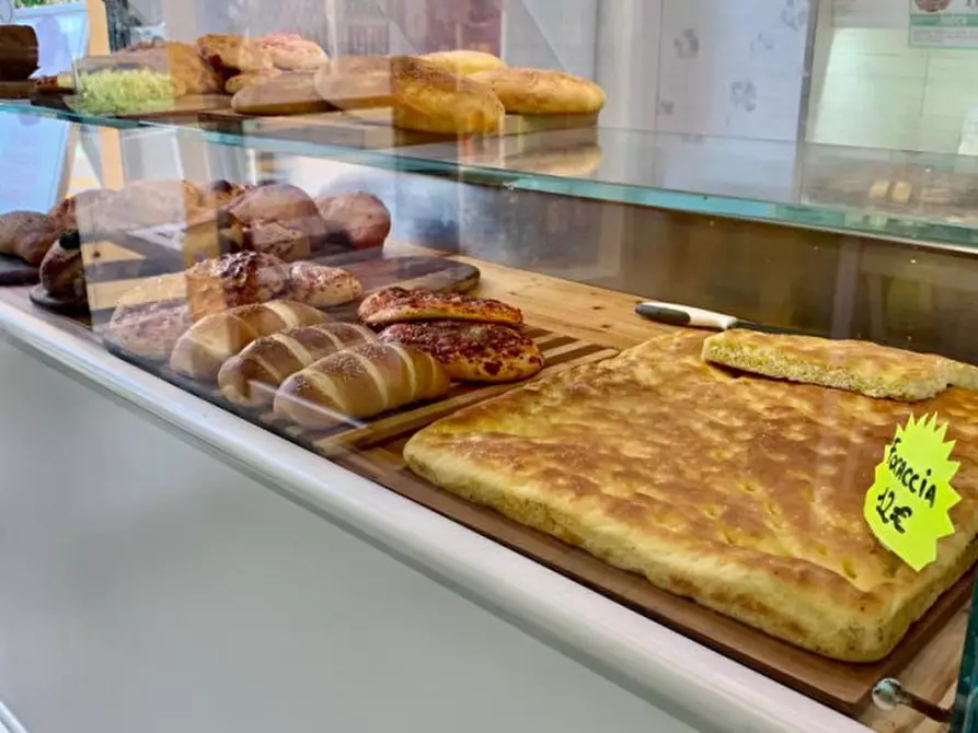 Immagine 21 di Attività commerciale in affitto  a Noceto