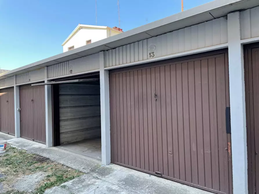 Immagine 1 di Garage in affitto  in Via Francesco Dorighello a Padova