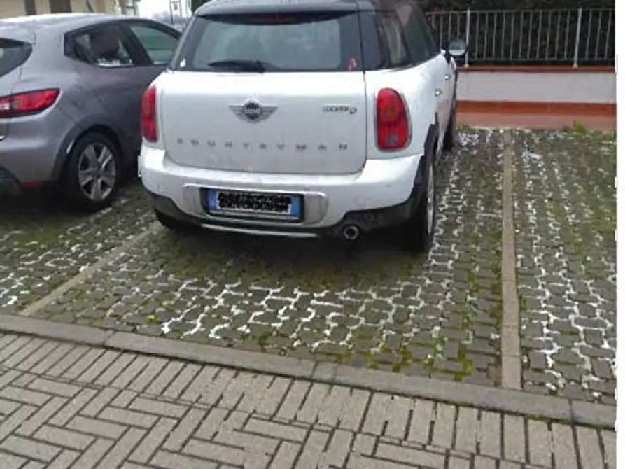 Immagine 1 di Posto auto in vendita  in via Palmiro Foresi, N. 176 a Pistoia