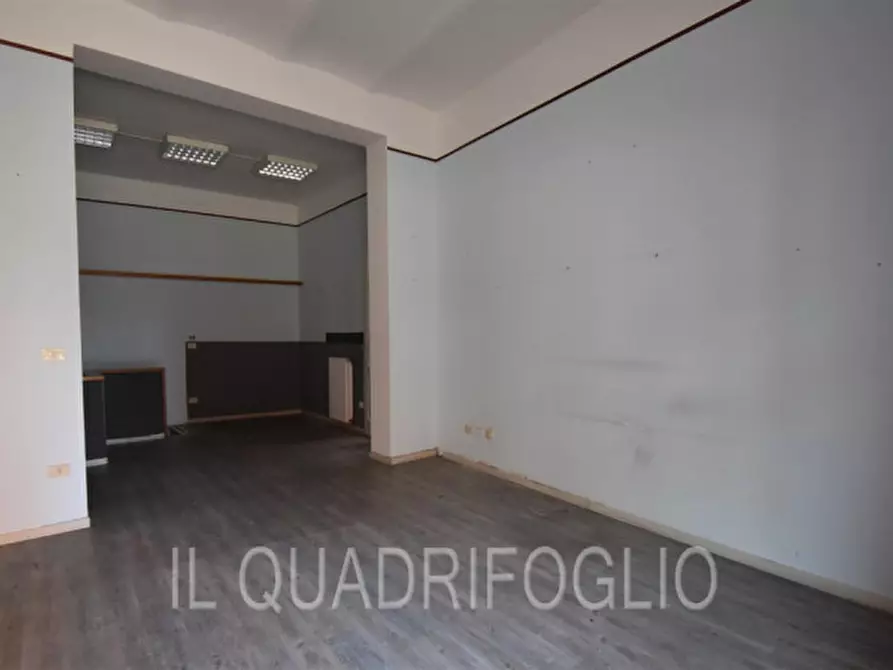 Immagine 3 di Negozio in vendita  a Cesena