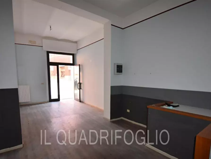 Immagine 3 di Negozio in vendita  a Cesena