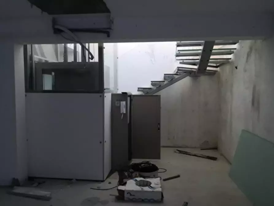 Immagine 14 di Ufficio in vendita  in Largo Pascoli, 24 a Montelabbate