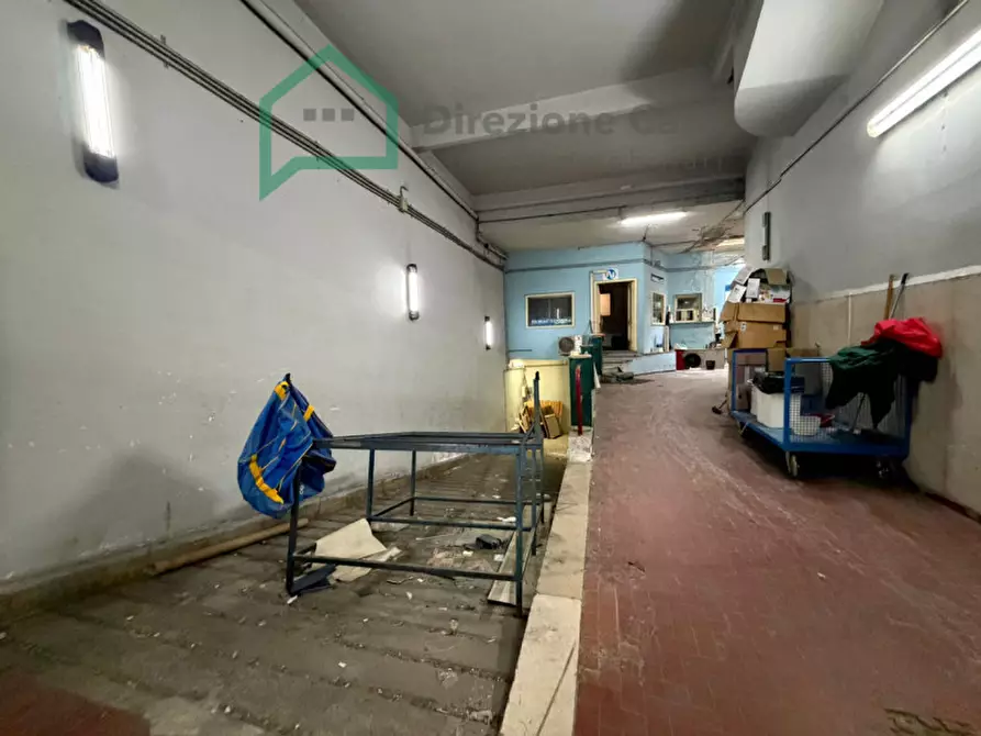 Immagine 2 di Magazzino in vendita  in VIA GENOVA a Napoli
