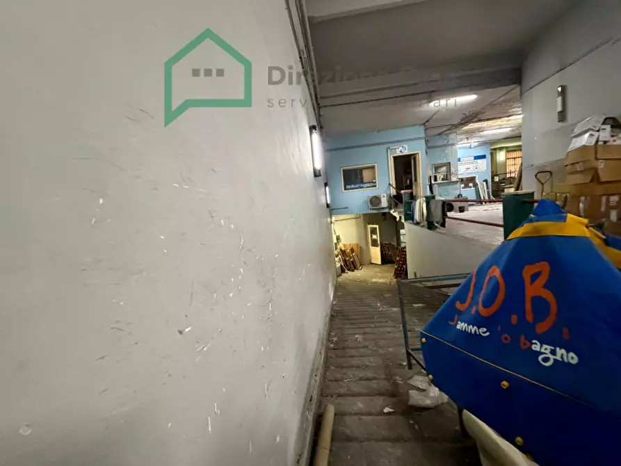 Immagine 3 di Magazzino in vendita  in VIA GENOVA a Napoli