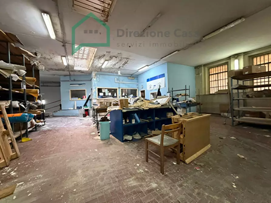 Immagine 4 di Magazzino in vendita  in VIA GENOVA a Napoli
