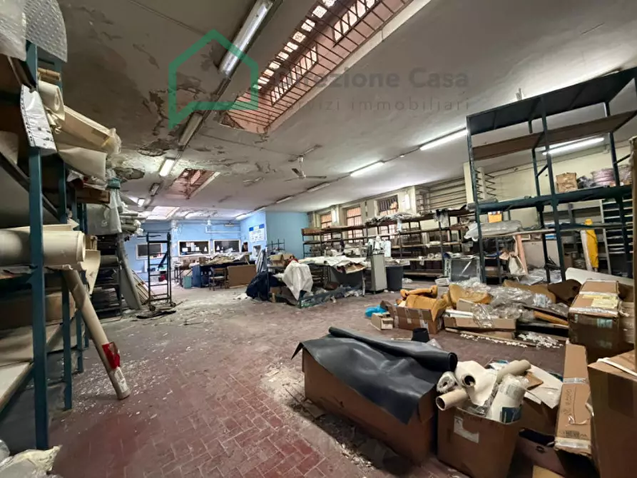 Immagine 6 di Magazzino in vendita  in VIA GENOVA a Napoli