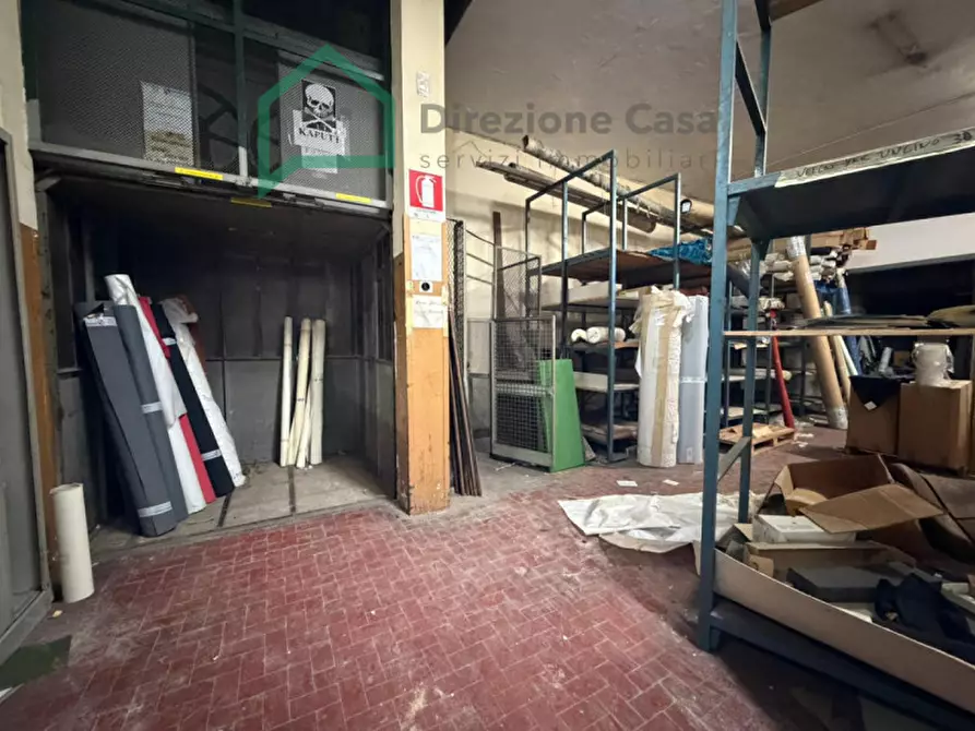 Immagine 8 di Magazzino in vendita  in VIA GENOVA a Napoli
