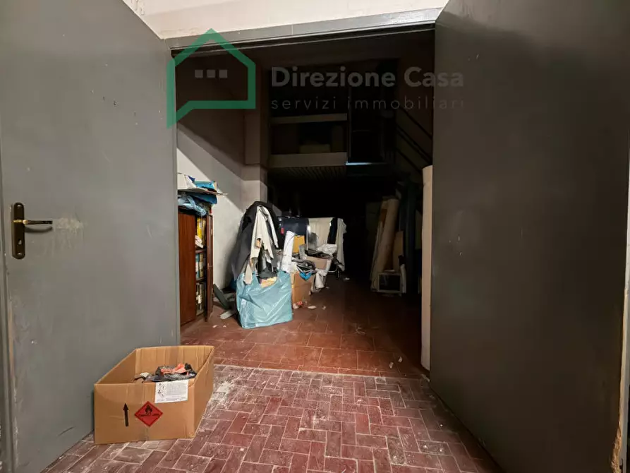 Immagine 10 di Magazzino in vendita  in VIA GENOVA a Napoli