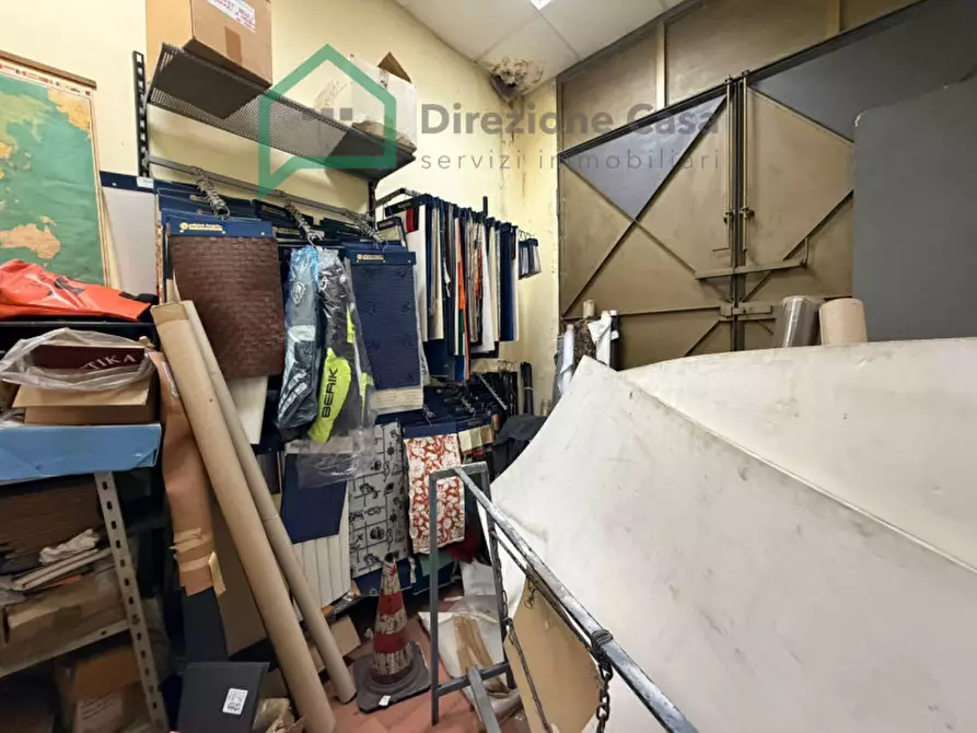 Immagine 11 di Magazzino in vendita  in VIA GENOVA a Napoli
