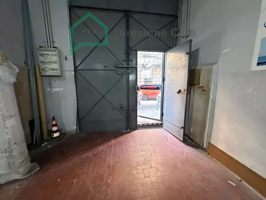 Immagine 12 di Magazzino in vendita  in VIA GENOVA a Napoli
