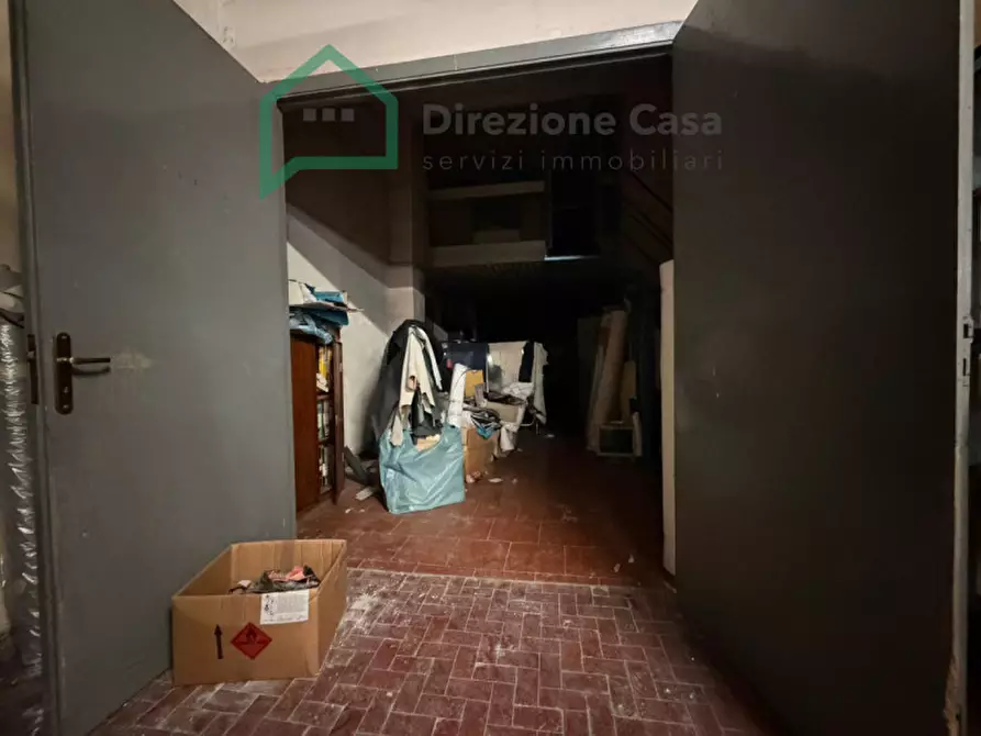 Immagine 13 di Magazzino in vendita  in VIA GENOVA a Napoli