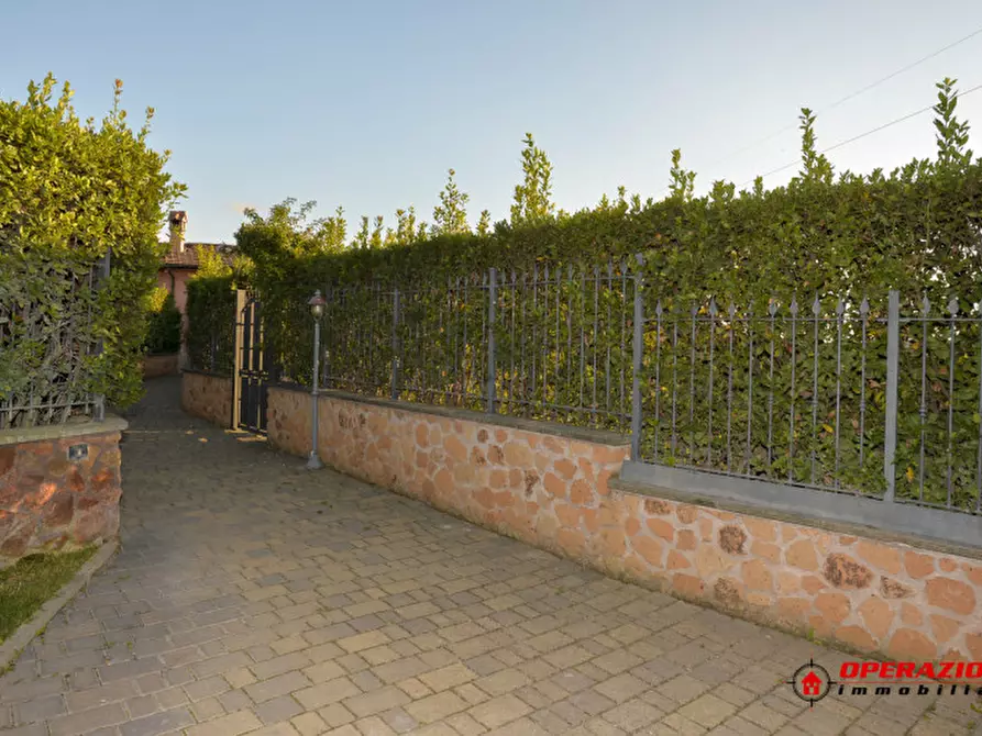 Immagine 2 di Villa in vendita  in via tor di sasso a Roma