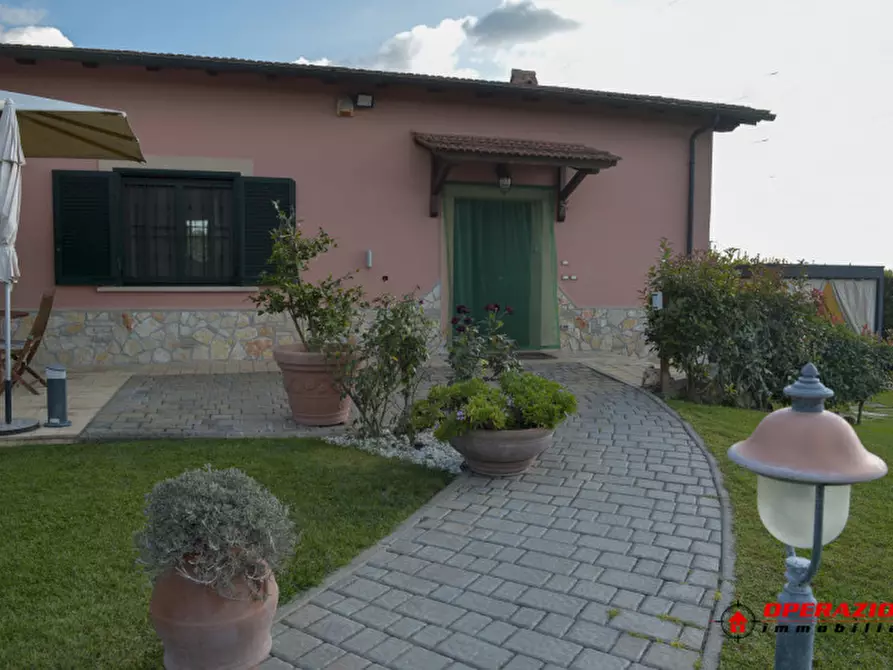 Immagine 13 di Villa in vendita  in via tor di sasso a Roma