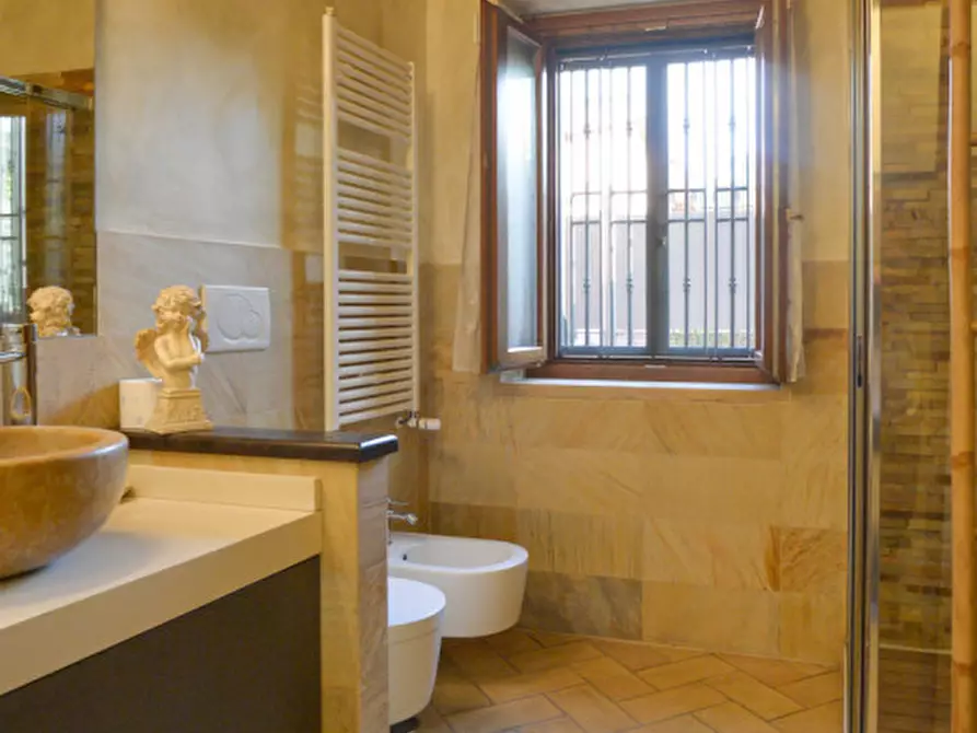 Immagine 37 di Villa in vendita  in via tor di sasso a Roma