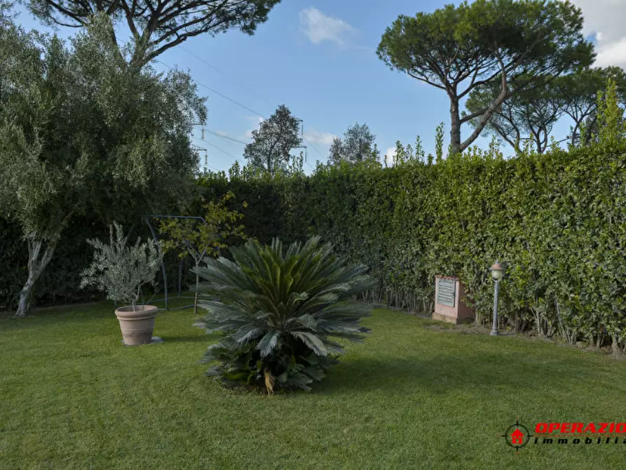 Immagine 39 di Villa in vendita  in via tor di sasso a Roma