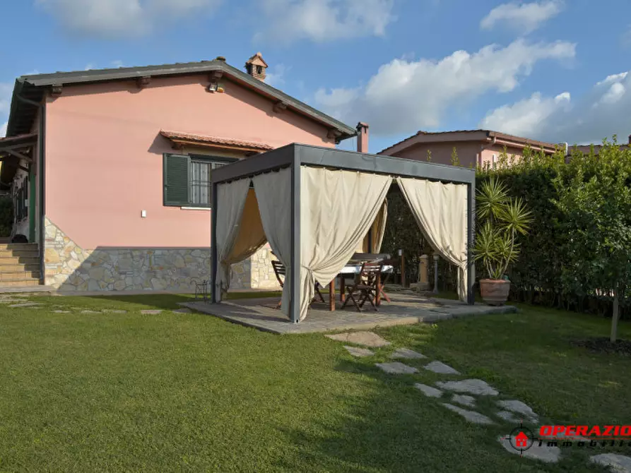 Immagine 40 di Villa in vendita  in via tor di sasso a Roma