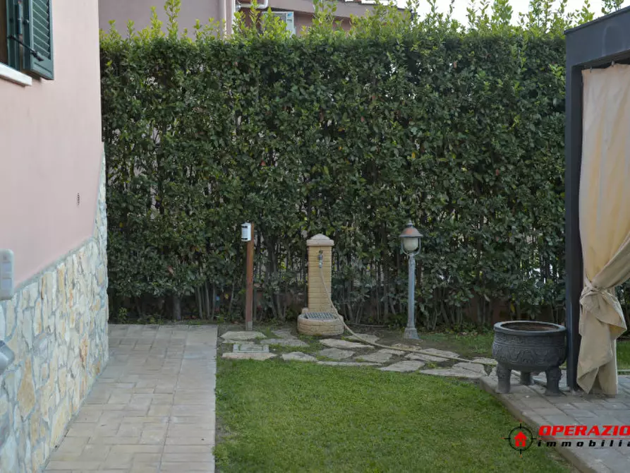 Immagine 42 di Villa in vendita  in via tor di sasso a Roma