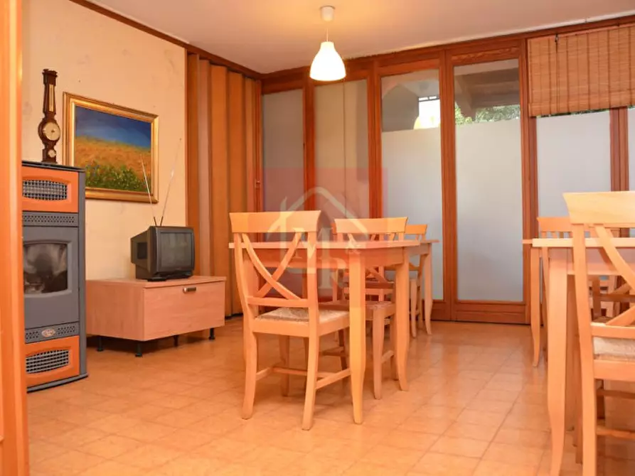 Immagine 3 di Palazzo in vendita  in Viale Croce del Sud 7 a Grado