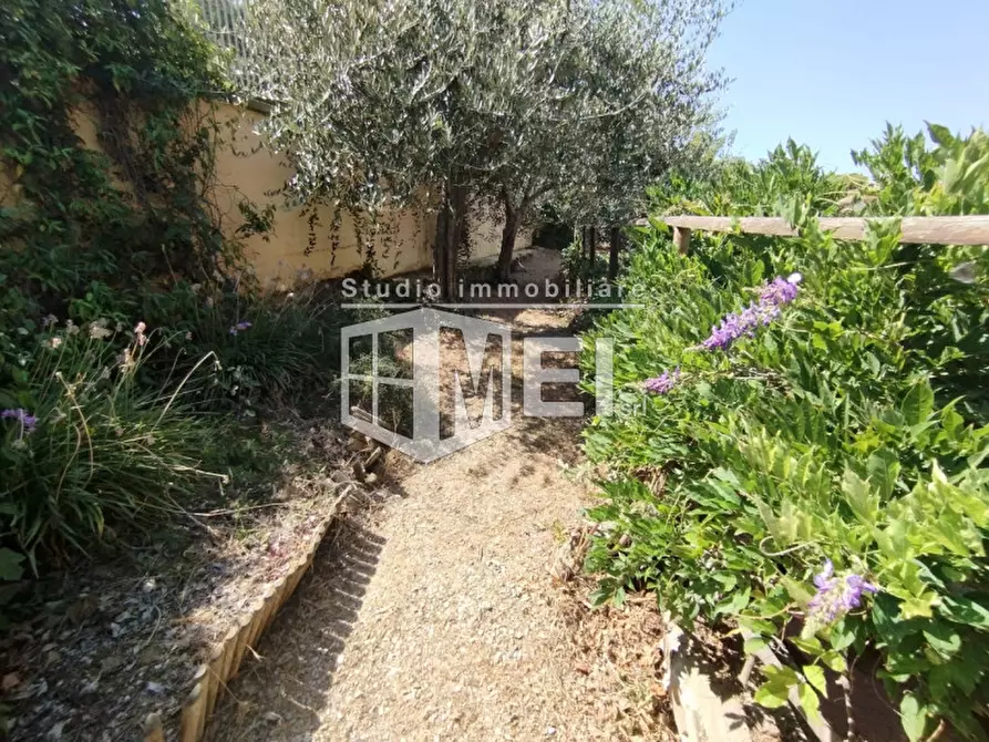 Immagine 1 di Casa bifamiliare in vendita  in via del pino a Livorno