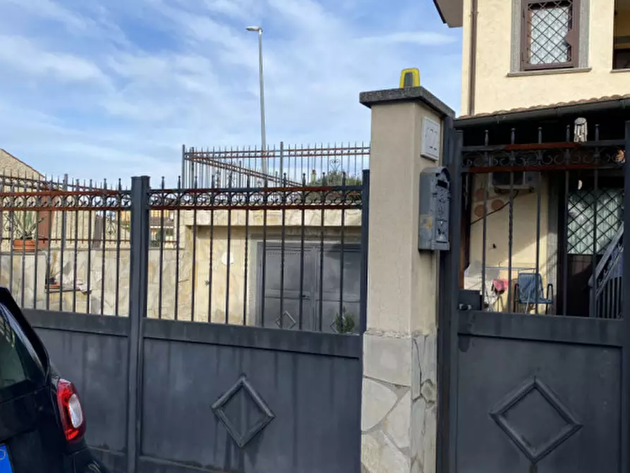 Immagine 25 di Casa quadrifamiliare in vendita  in VIA MONTE CREMASCO a Roma