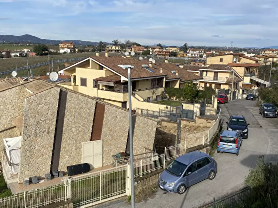 Immagine 37 di Casa quadrifamiliare in vendita  in VIA MONTE CREMASCO a Roma