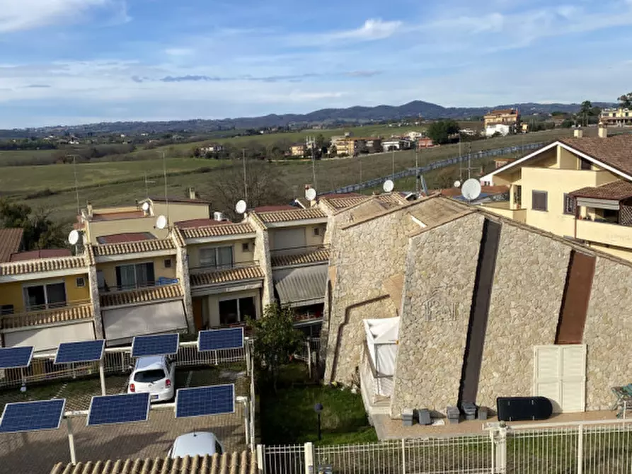 Immagine 42 di Casa quadrifamiliare in vendita  in VIA MONTE CREMASCO a Roma