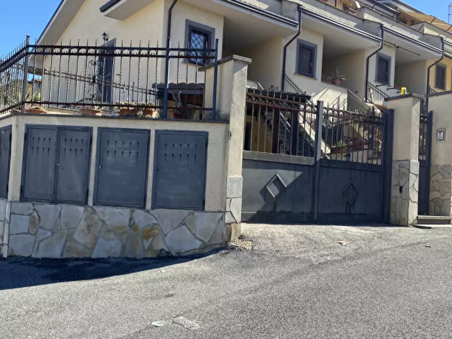 Immagine 64 di Casa quadrifamiliare in vendita  in VIA MONTE CREMASCO a Roma