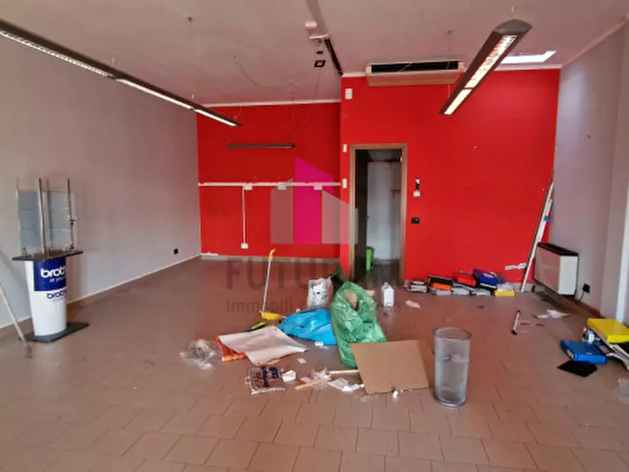 Immagine 3 di Negozio in affitto  a Torri Di Quartesolo