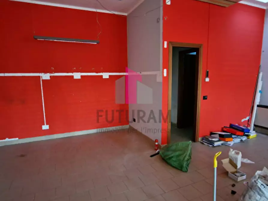Immagine 4 di Negozio in affitto  a Torri Di Quartesolo