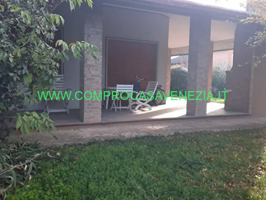 Immagine 2 di Villa in vendita  in via bonisiolo a Casale Sul Sile
