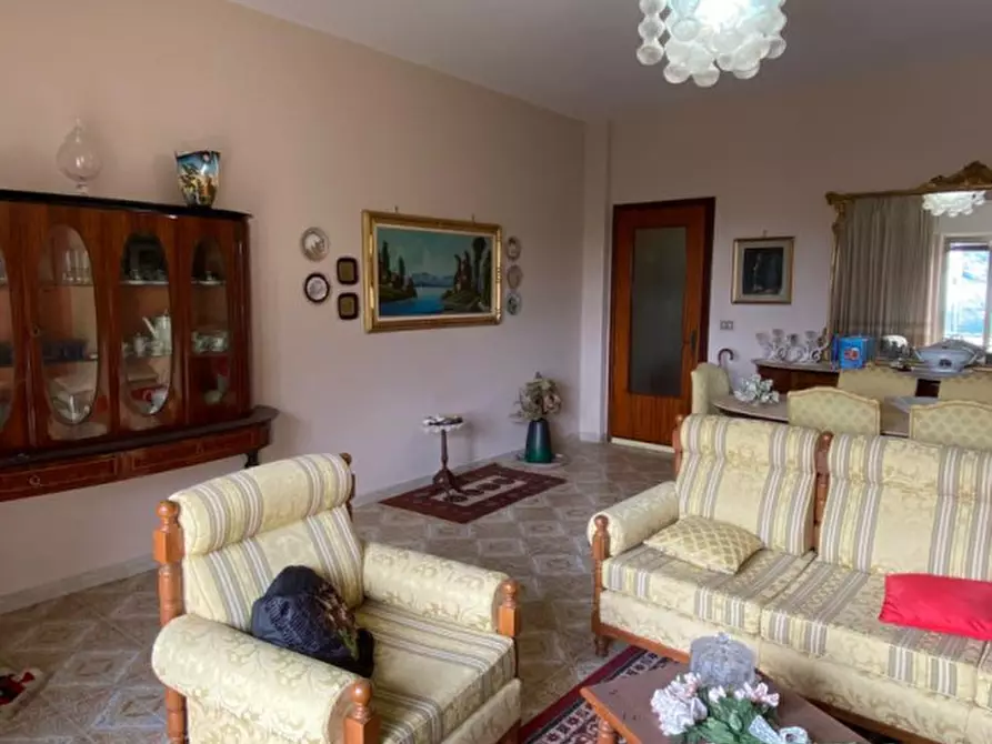 Immagine 2 di Appartamento in vendita  in VIALE MEDAGLIE D'ORO a Modica