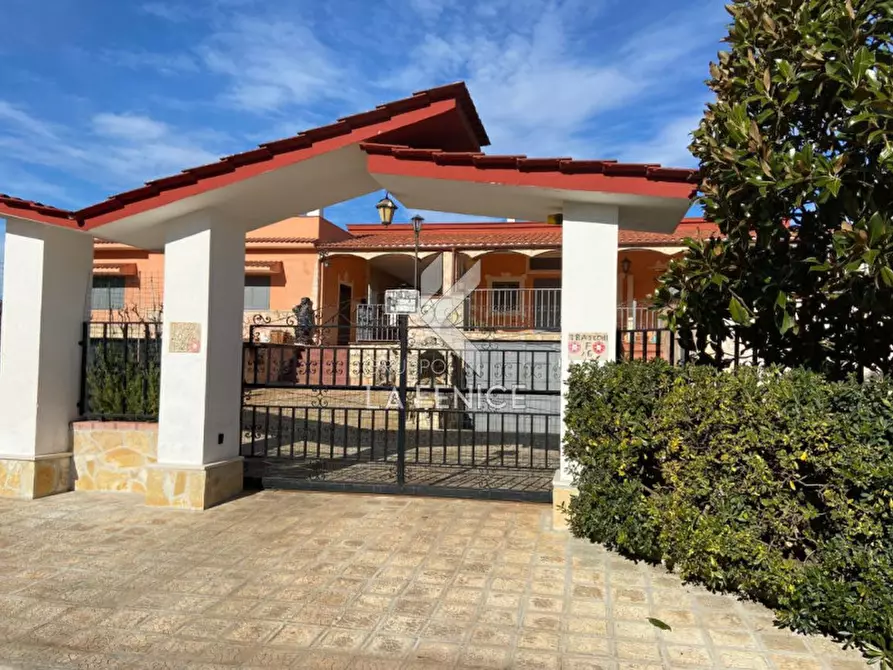 Immagine 1 di Villa in vendita  a Martina Franca