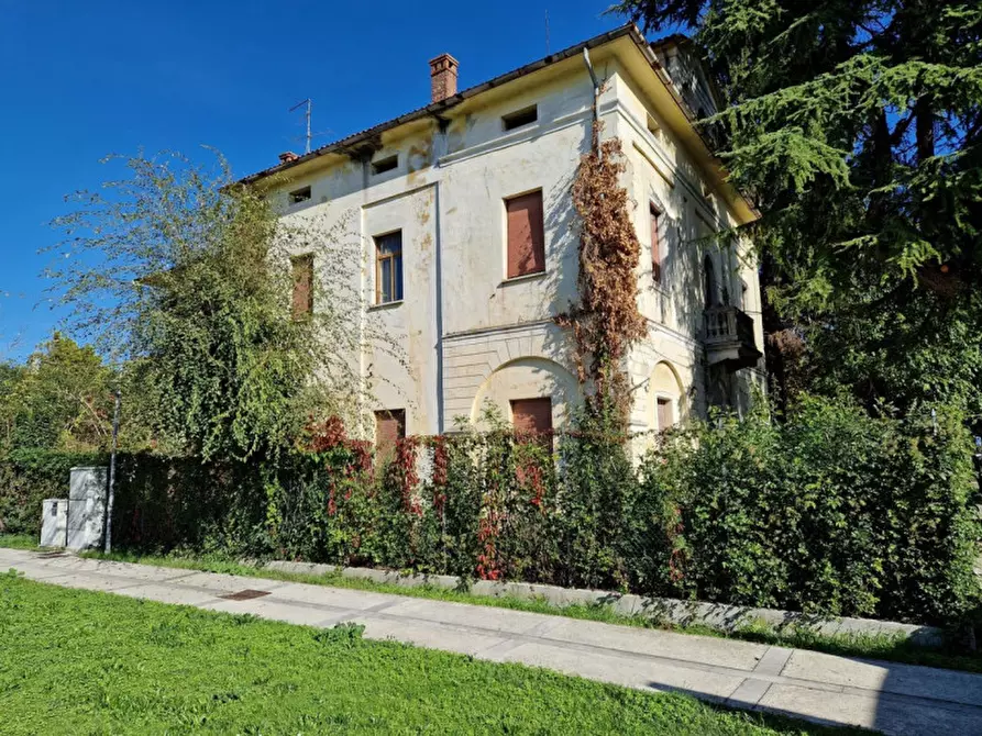 Immagine 1 di Casa indipendente in vendita  in Piazza Unità, N. 11 a Ronchi Dei Legionari