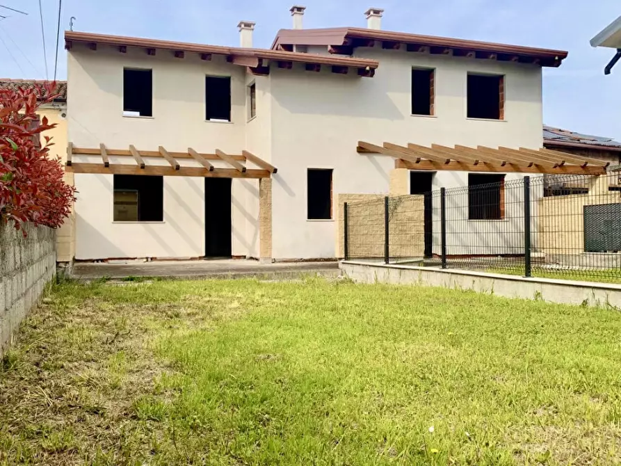 Immagine 1 di Casa bifamiliare in vendita  a Legnago