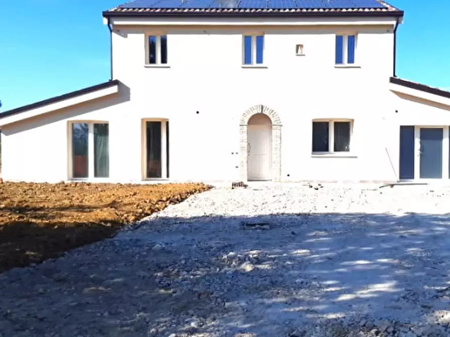 Immagine 2 di Villa in vendita  a Misano Adriatico