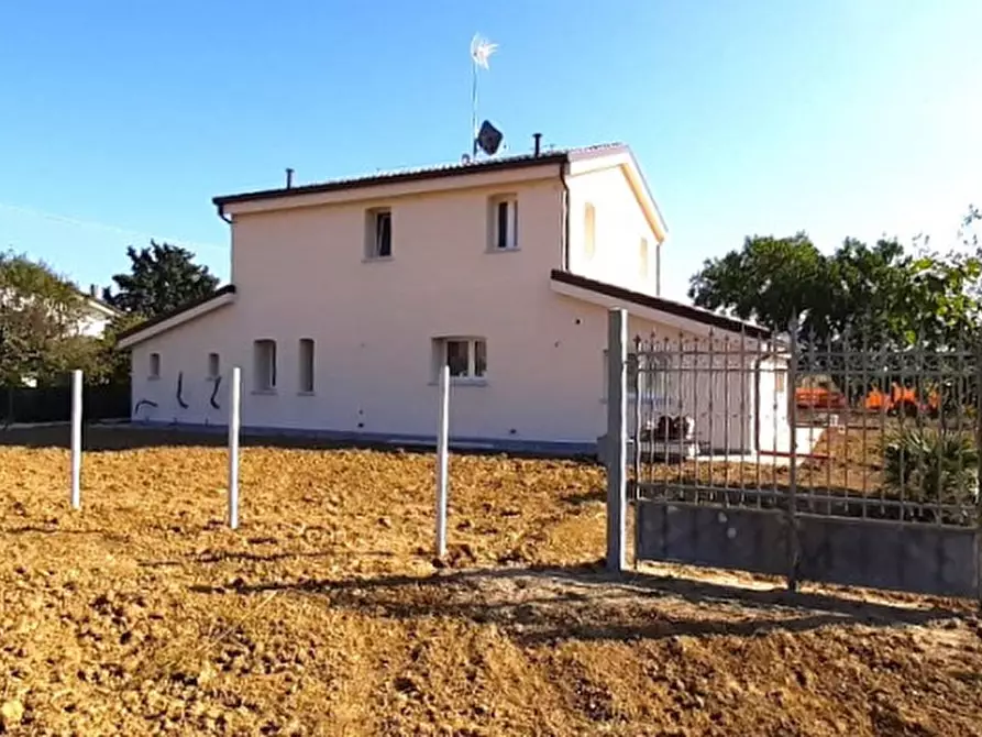 Immagine 3 di Villa in vendita  a Misano Adriatico