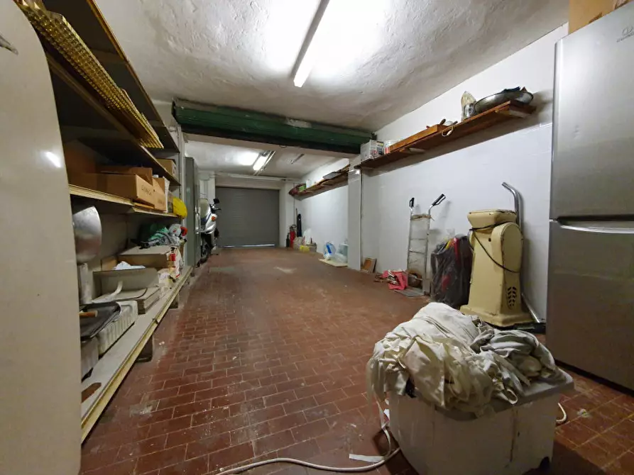 Immagine 4 di Negozio in vendita  in VIA FABBRONI a Firenze