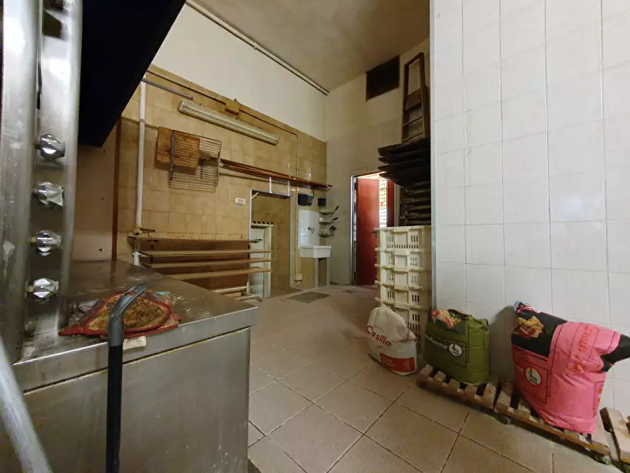 Immagine 7 di Negozio in vendita  in VIA FABBRONI a Firenze