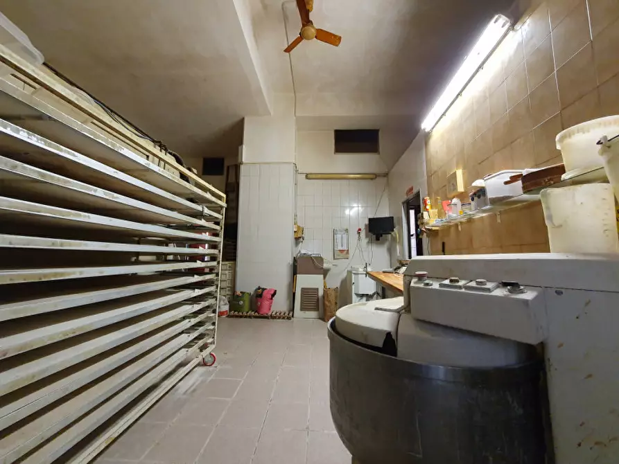 Immagine 8 di Negozio in vendita  in VIA FABBRONI a Firenze