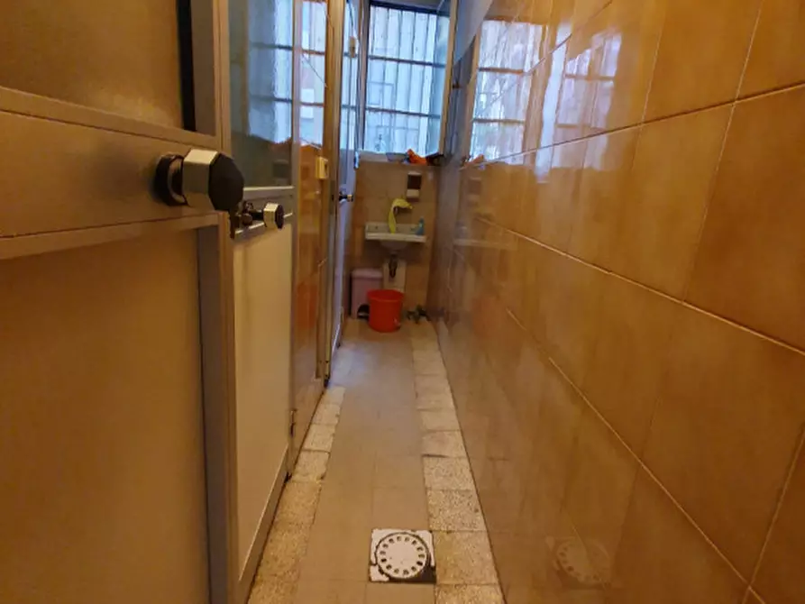 Immagine 10 di Negozio in vendita  in VIA FABBRONI a Firenze