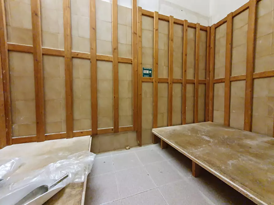 Immagine 11 di Negozio in vendita  in VIA FABBRONI a Firenze