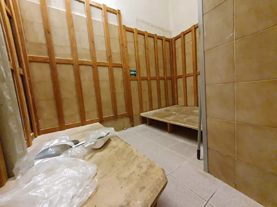 Immagine 12 di Negozio in vendita  in VIA FABBRONI a Firenze