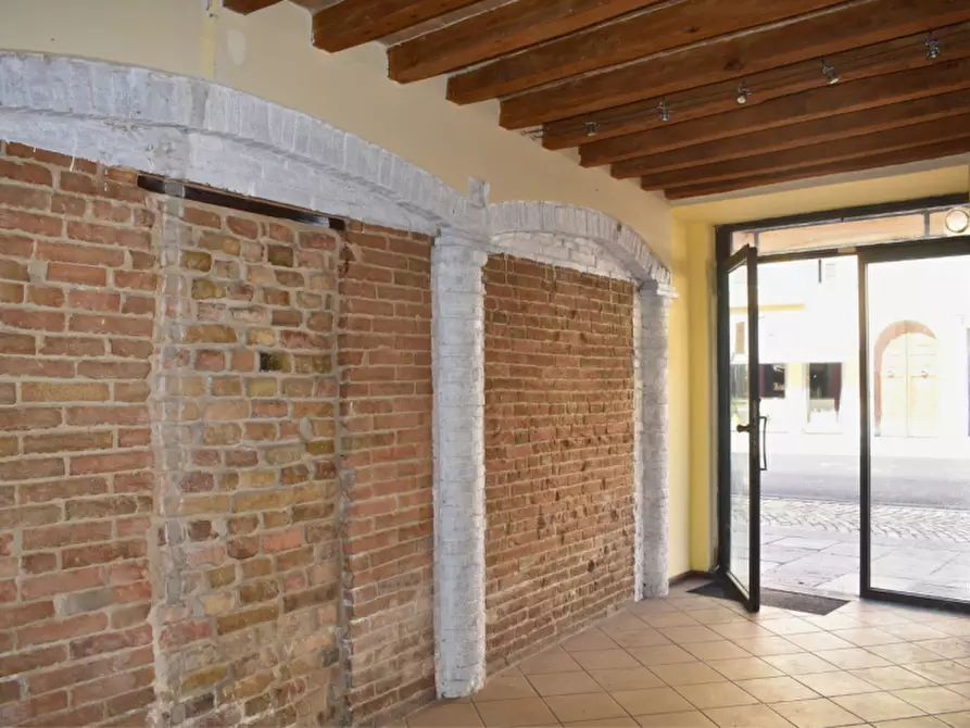 Immagine 13 di Negozio in vendita  in Strada Repubblica a Parma