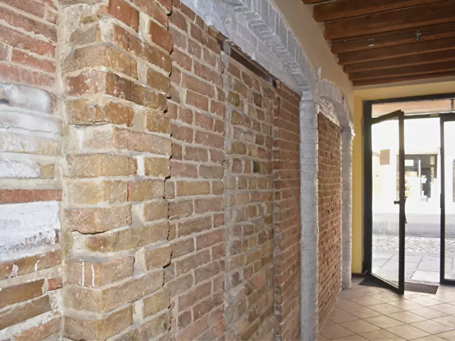 Immagine 14 di Negozio in vendita  in Strada Repubblica a Parma