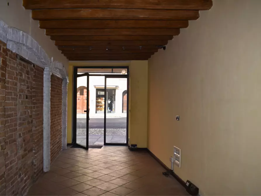 Immagine 18 di Negozio in vendita  in Strada Repubblica a Parma