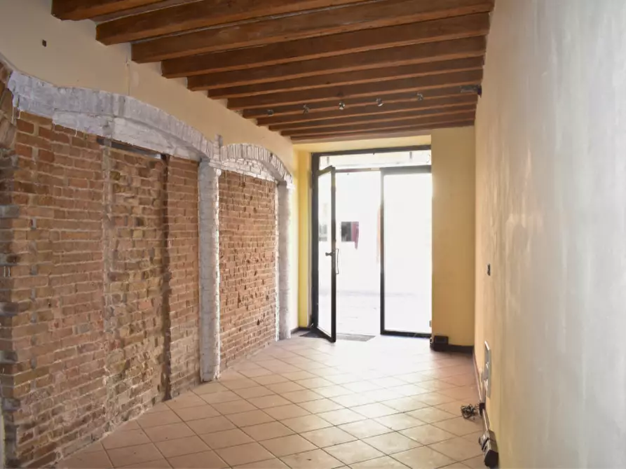 Immagine 19 di Negozio in vendita  in Strada Repubblica a Parma