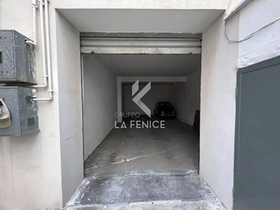Immagine 2 di Garage in vendita  in via elio vittorini,18 a Martina Franca